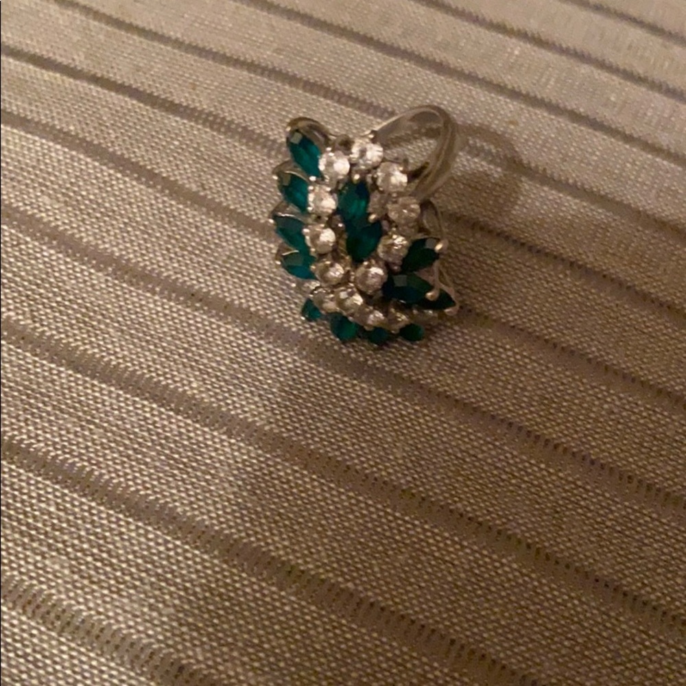 Sterling Silver emerald and CZ stone vintage ring - Picture 3 of 5